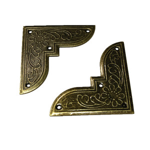 Protector de Esquinas Metálico Plano de Bronce Antiguo de 44 mm para Cajas de Madera, Suministro de Fábrica - Product Image 3
