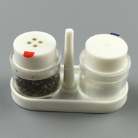 Salière et poivrière jetables