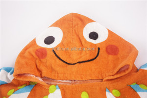 Pulpo Rosa niños poncho con capucha Toalla de playa - Product Image 2