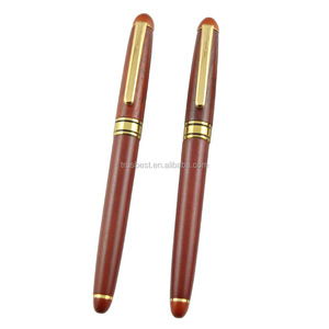<span class=keywords><strong>Penna</strong></span> <span class=keywords><strong>stilografica</strong></span> in legno classica <span class=keywords><strong>con</strong></span> logo intagliato - Product Image 2