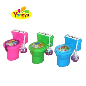 Permen manis dengan mainan toilet (6g permen lolipop + 4g permen bubuk buah)