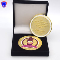 Día nacional de regalo moneda recuerdo buen precio chapado en oro monedas de metal para Qatar gobierno con caja de terciopelo negro