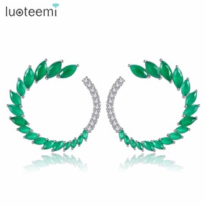 LUOTEEMI Nuovo Zircone Delle Donne Degli <span class=keywords><strong>Orecchini</strong></span> di Lusso In Oro Bianco Latte di Colore Diamante Verde Grande <span class=keywords><strong>Cerchio</strong></span> Della Vite Prigioniera <span class=keywords><strong>Orecchini</strong></span> - Product Image 1