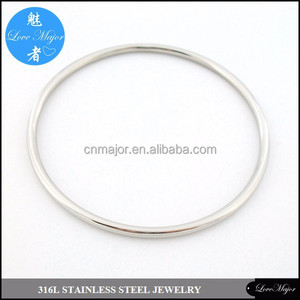 Classico braccialetto <span class=keywords><strong>rigido</strong></span> in acciaio inossidabile di gioielli di moda con diametro di 66 mm - Product Image 4