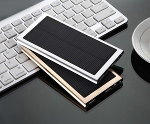 Involucro in alluminio di alta qualità super slim dual usb <span class=keywords><strong>powerbank</strong></span> solare 8000mah caricatore solare per il telefono mobile - Product Image 3