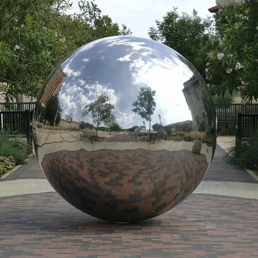 Шар сферической формы. Металлический шар. Зеркальный шарик. Большой металлический шар. Металлическая сфера.