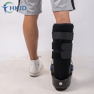 รองเท้าบูทแบบมีบานพับปรับได้สำหรับกระดูกหัก รุ่น HKJD Orthopedic Adjustable ROM Hinge Cam Walker พร้อมพื้นรองเท้าแบบโยก สีดำ รองเท้าบูทแบบมีบานพับสำหรับกระดูกหัก รุ่น Orthopedic Aircast Walker Boot - Product Image 3