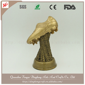 Resina mundo soccer <span class=keywords><strong>premio</strong></span> bota <span class=keywords><strong>de</strong></span> <span class=keywords><strong>oro</strong></span> al por mayor <span class=keywords><strong>de</strong></span> fútbol trofeo que hace fuentes - Product Image 1