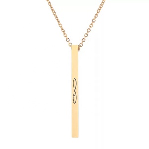 Collana con ciondolo iniziale personalizzato con nome inciso a barra verticale placcato oro 14K personalizzato moda donna - Product Image 1