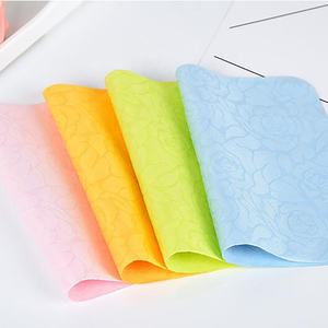 Mavi Pembe Yeşil Sarı Mikrofiber Gözlük Silecekleri Tüm Kabartma Tasarım 14.5x17.5 cm ile Çin tarafından Yapılan BSCI Fabrika - Product Image 2