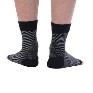 Ventas calientes de <span class=keywords><strong>Amazon</strong></span> Deportes Fascitis plantar Cuidado DE LOS PIES Calcetines de compresión Manga con soporte de arco y tobillo para hombres y mujeres - Product Image 4