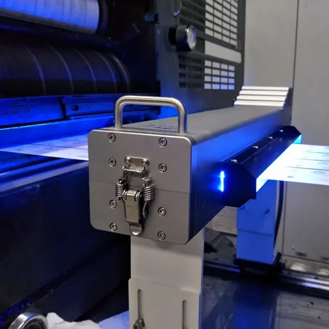 Tinten trockner mit UV-LED-Härtung system für den Druck von schmalen Bahn etiketten