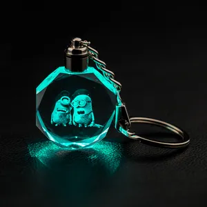 卸売キーホルダーPersonalized Custom Crystal LED Lights Keychain 3D Engraveロゴクリスタルチェーンギフト用ガラスcheaperkeychain