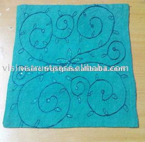 Housses de coussin brodées - Product Image 1