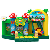 Toboggan et structure gonflable combinés pour Halloween