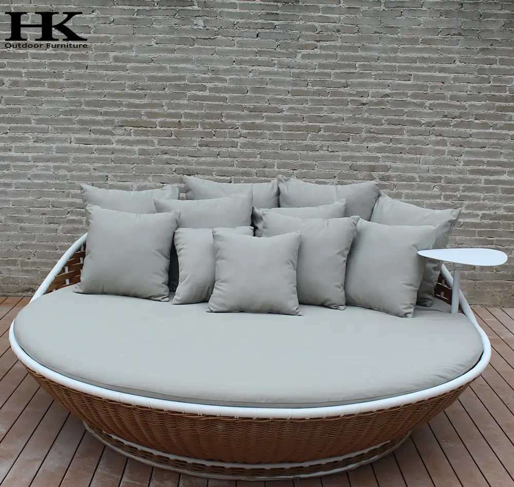 Cama redonda tejida de ratán de plástico ancho exótico muebles de salón solar para patio estilo cebu apilables para exteriores sofá cama multiusos