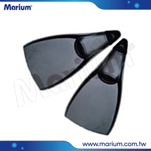 Aletas de buceo de goma de diseño de pie completo para un drenaje rápido en apnea - Product Image 3
