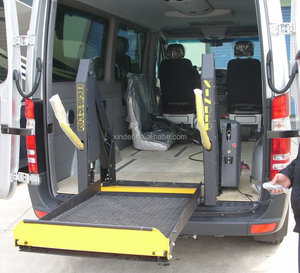 Transfert du patient en <span class=keywords><strong>fauteuil</strong></span> <span class=keywords><strong>roulant</strong></span> vers la voiture Van Minivan Véhicules Ascenseur hydraulique électrique <span class=keywords><strong>pour</strong></span> <span class=keywords><strong>fauteuil</strong></span> <span class=keywords><strong>roulant</strong></span> <span class=keywords><strong>pour</strong></span> personnes handicapées handicapées - Product Image 4