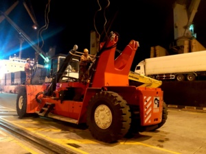 Reachstacker DRU450 45 Ton Reach Stacker DRU450-570 Pengangkut Kontainer Harga - Product Image 2