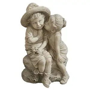 Park Garden Decoration Sculpture Resin Boy And Girl Kissing Statue