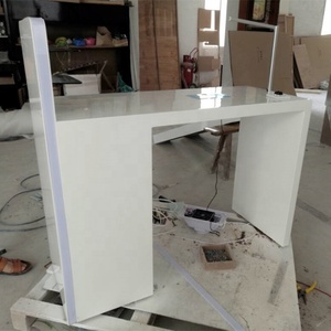 Table de manucure à double siège en surface solide pour salon de beauté en Chine - Product Image 2