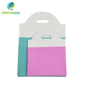 Yiwu fábrica OEM encantadora pequeña no transparente impreso patrón LACE Caño plástico asa troquelada Compras/bolsas de regalo - Product Image 6