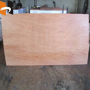 Comprar madera contrachapada de grado marino de Okoume flexible con bandas de pintura para barcos de 4mm - Product Image 2