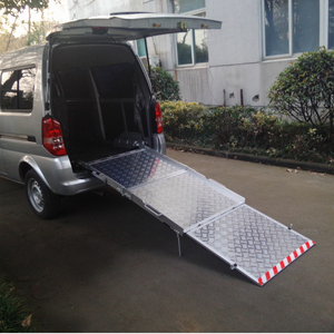 Van Car Manual <span class=keywords><strong>Silla</strong></span> <span class=keywords><strong>de</strong></span> <span class=keywords><strong>ruedas</strong></span> Rampa plegable Aluminio Handicap Rampa <span class=keywords><strong>de</strong></span> elevación <span class=keywords><strong>de</strong></span> carga accesible <span class=keywords><strong>para</strong></span> <span class=keywords><strong>personas</strong></span> discapacitadas Carga 350Kg - Product Image 3