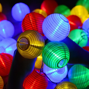 Linterna colgante <span class=keywords><strong>de</strong></span> luz solar multicolor <span class=keywords><strong>de</strong></span> 10 LED para patio <span class=keywords><strong>de</strong></span> jardín al aire libre y decoración navideña clasificada IP44 - Product Image 1