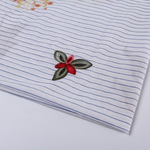 <span class=keywords><strong>Tissu</strong></span> en coton <span class=keywords><strong>blanc</strong></span> <span class=keywords><strong>et</strong></span> <span class=keywords><strong>bleu</strong></span>, teint en fil, à rayures, avec broderie florale faite à la main, pour robe - Product Image 5