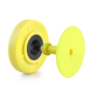 Máquina de Moldeo por Inyección Rotacional Tipo C para Etiquetas de Oreja de Ganado Resistentes al Agua, 55T - Product Image 2