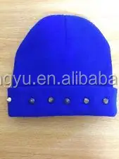 Berretto da berretto invernale lavorato a maglia in acrilico da donna personalizzato 100% carattere Unisex in acrilico con punte di borchie copricapo personalizzato da 5-7 giorni