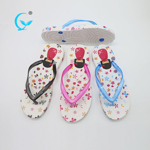 Fábricas en China la nueva señora en relieve logotipo barato mujeres <span class=keywords><strong>anime</strong></span> chanclas zapatillas Sandalias - Product Image 1