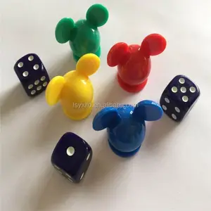 Colorido plástico peones de juego de ajedrez