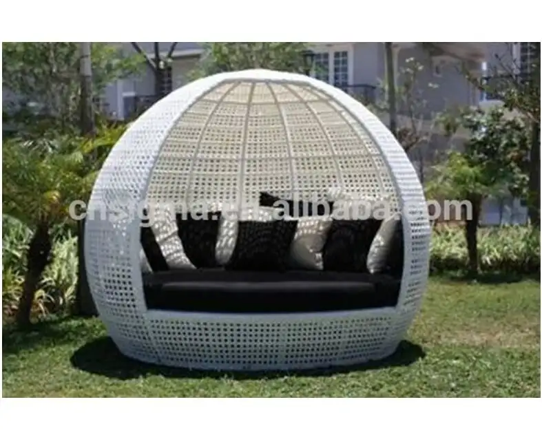 Hot sale outdoor patio beach rattan daybed furniture clearance sales
