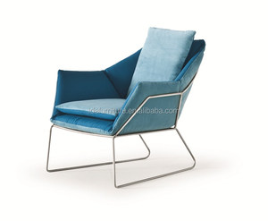 Poltrona Moderna <span class=keywords><strong>per</strong></span> Soggiorno - Gambe in Metallo, Schienale Imbottito Morbido, Design Inclinato - Product Image 3