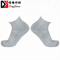 Logo personnalisé Chaussettes de cheville en polyester Chaussettes de sport fines et bon marché pour hommes