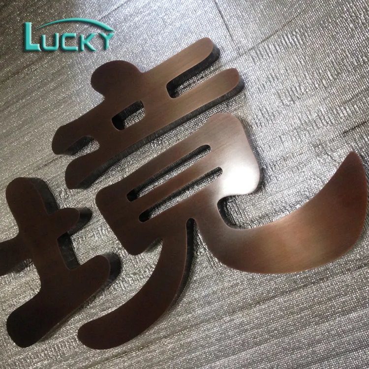 Besi tahan karat huruf alfabet tembaga huruf efek kayu tanda led dalam ruangan untuk nama toko logo perusahaan