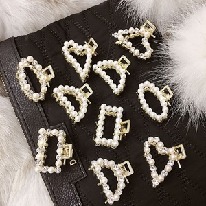 Vente en gros pas cher Griffes d'accessoires pour cheveux en alliage, strass et perles métalliques