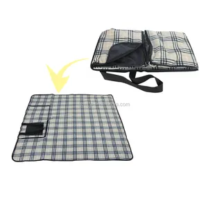 Bolsillo lateral impermeable plegable promocional picnic Mat con asas diseño