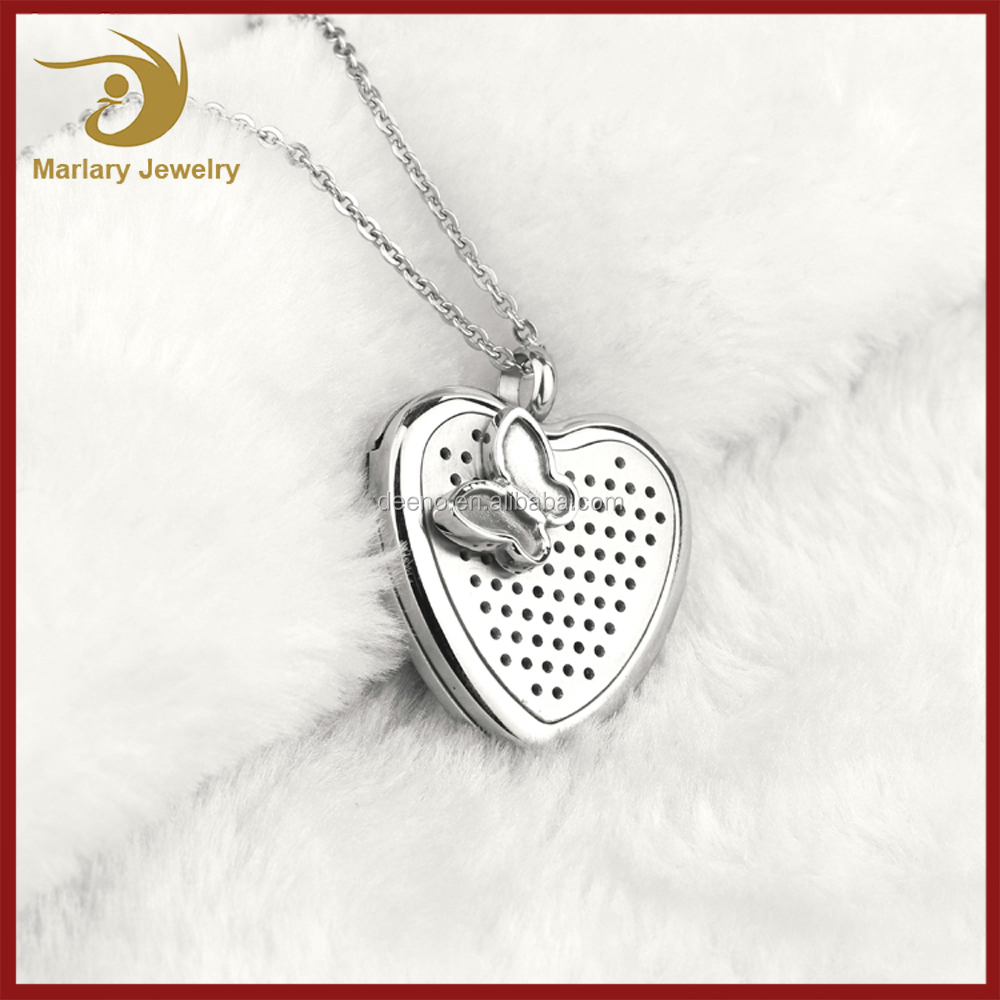 Gravé gratuit Logo En Acier Inoxydable Diffuseur Collier Entendre Forme Médaillon Pendentif avec Papillon Charme