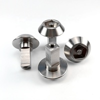Boulons pentagonaux antivol personnalisés avec clé M5 M6 M8 Filetage OEM Vis de sécurité carrée à tête irrégulière par CNC Process Service