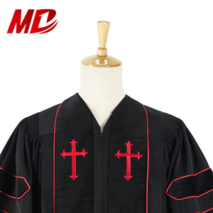Venta al por mayor barato poliéster acanalado coro túnica divinidad clero túnicas bordada con Cruz Roja