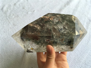 Cristaux de <span class=keywords><strong>quartz</strong></span> <span class=keywords><strong>chlorite</strong></span> <span class=keywords><strong>vert</strong></span> naturel bon marché, à double pointe, pointes de cristal brutes pour présentoir de vente - Product Image 3