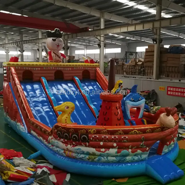 Kid Speelgoed Over Opblaasbare Kasteel Voor Pretpark Speeltuin