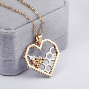 <span class=keywords><strong>Collana</strong></span> <span class=keywords><strong>girocollo</strong></span> <span class=keywords><strong>con</strong></span> ciondolo a forma di cuore a nido d'ape a forma di ape - Product Image 5