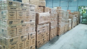 One Gallen 4 litres rouge radiateur liquide de refroidissement concentré bouteille en plastique refroidissement du moteur de voiture pour l'entretien de la voiture - Product Image 6