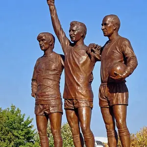 著名雕塑纪念定制真人大小球员运动青铜足球雕塑
