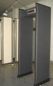 Instruments de sécurité et de protection avec système d'alarme incendie, portique de détection de métaux avec caméra de vidéosurveillance - Product Image 2