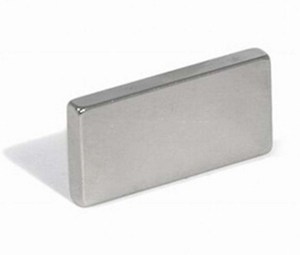 מותאם אישית 50mm <span class=keywords><strong>x</strong></span> <span class=keywords><strong>20mm</strong></span> <span class=keywords><strong>x</strong></span> <span class=keywords><strong>20mm</strong></span> <span class=keywords><strong>x</strong></span> <span class=keywords><strong>10mm</strong></span> n35 neodymium מגנטים חזק סופר קבוע בלוק תעשייתי קבוע רצועת אדמה נדירה עם שירות חיתוך - Product Image 4